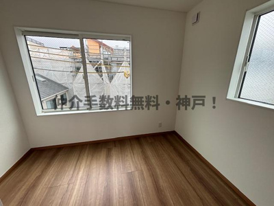【洋室】 | 神戸市長田区松野通3丁目　新築戸建6号地　仲介手数料無料！ | 個人の部屋や寝室として使える洋室です