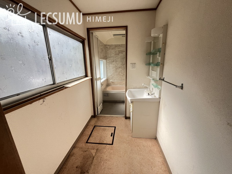 姫路市飾東町唐端新/中古戸建の独立洗面台