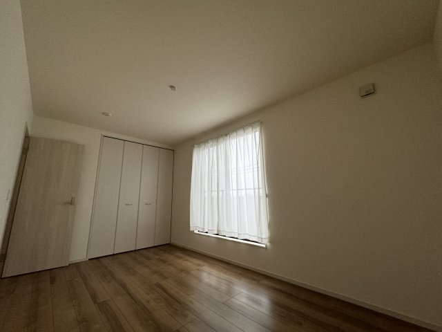 ‐三丁目不動産-　寄居町赤浜の洋室