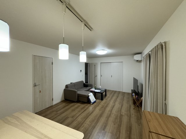 ‐三丁目不動産-　寄居町赤浜の居間・リビング