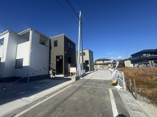 新築　太田市泉町第4　Livele Garden.S　１号棟の前面道路含む現地写真|南側接道幅員約6ｍ