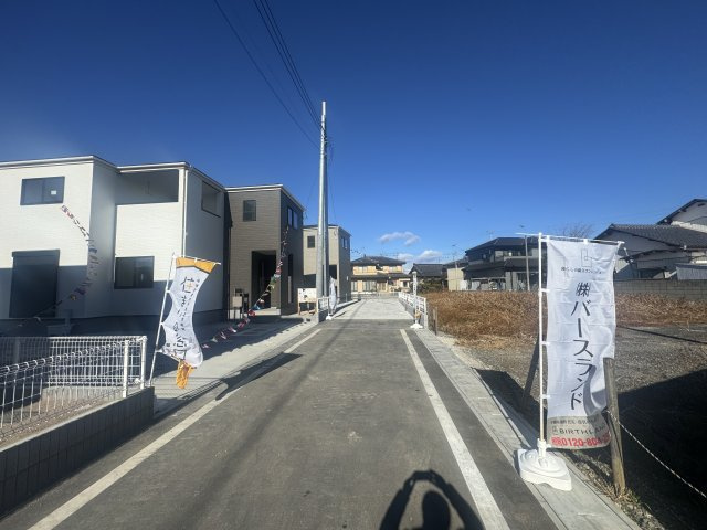 新築　太田市泉町第4　Livele Garden.S　2号棟の前面道路含む現地写真|南側接道幅員約6ｍ