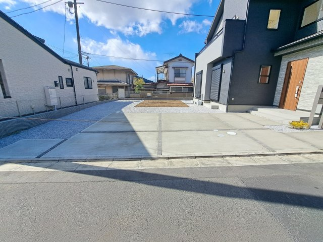 新築　桐生市堤町１丁目　Blooming　Garden　１号棟の駐車場|現地写真　駐車スペースは並列2台分可能です！
