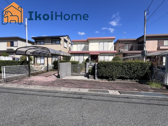 神戸市西区中野２丁目　中古一戸建のエントランス|前面道路広々6ｍございますので、駐車も、すれ違い通行も慌てず安心です。