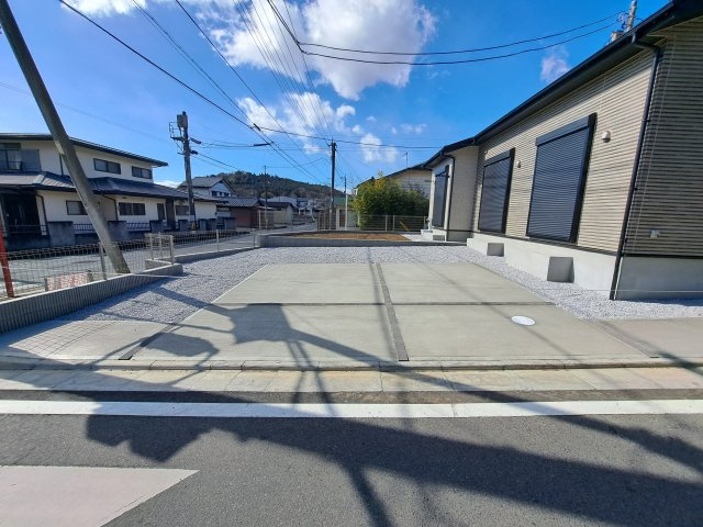 新築　桐生市堤町１丁目　Blooming　Garden　2号棟の駐車場|現地写真　駐車スペースは並列2台分可能です！

