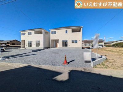 【駐車場】 | Cradle garden　美里町古郡第2 | 並列3台駐車可能なゆとりのカースペース
複数台車をお持ちでも、お友達が遊びに来てもゆとりの駐車スペース！