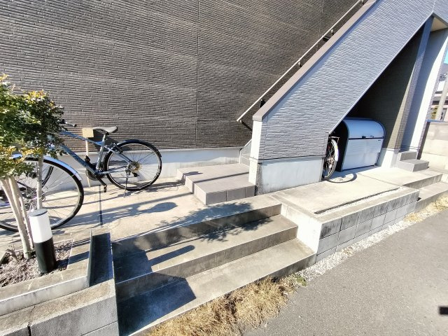 エストモント東岩槻のエントランス