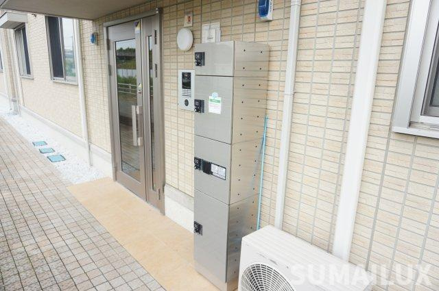 合志市須屋のアパートのエントランス