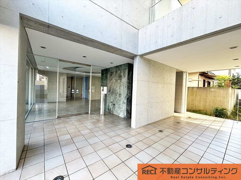 ワコーレ甲子園一番町のエントランス