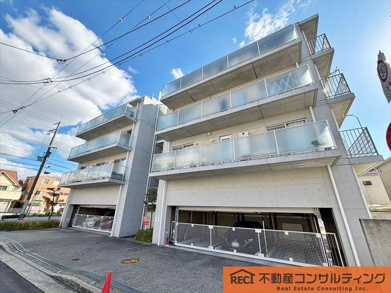 ワコーレ甲子園一番町の駐車場