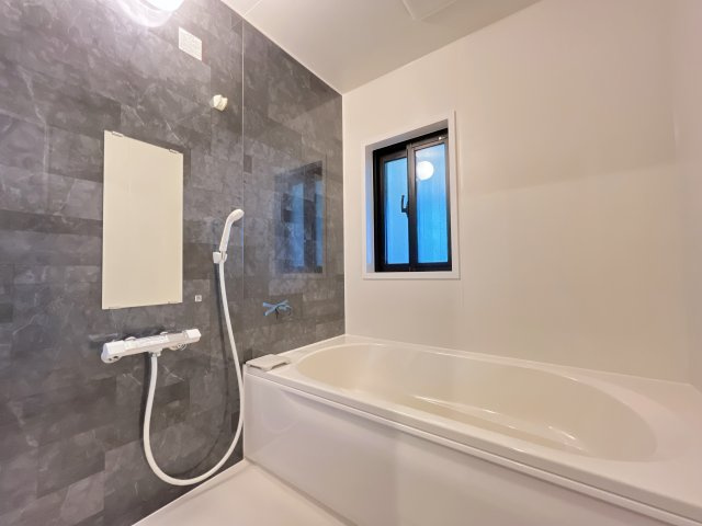 アーバンスカイハイツ石山寺　天然木フルリノベーションの浴室