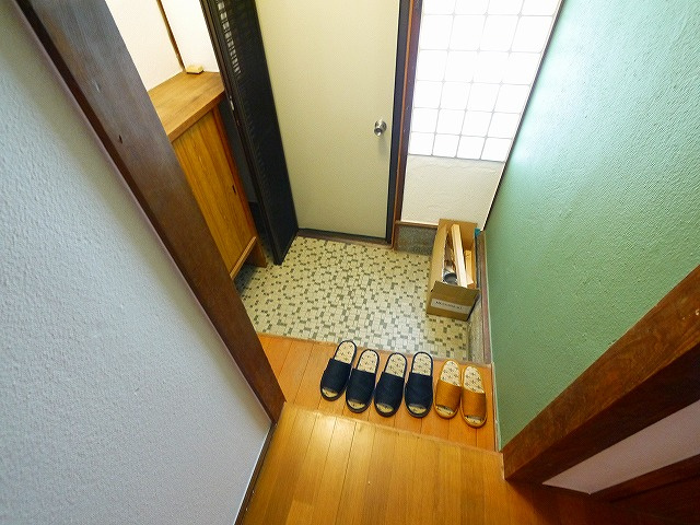 生駒市中菜畑テラスハウスの玄関