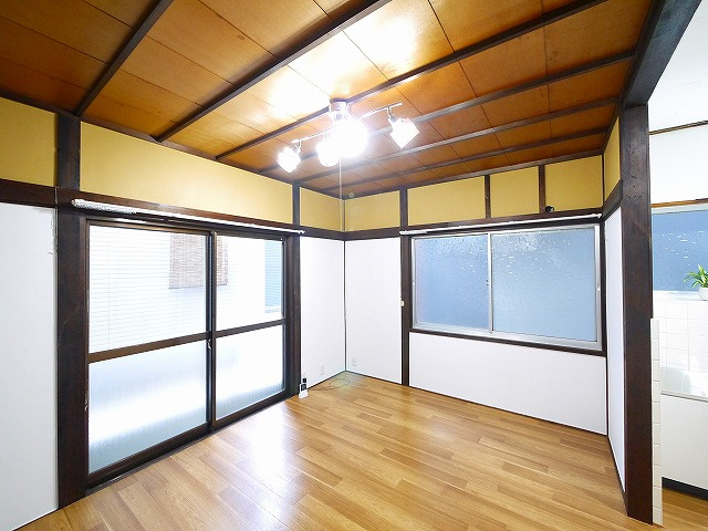 生駒市中菜畑テラスハウスの居間・リビング