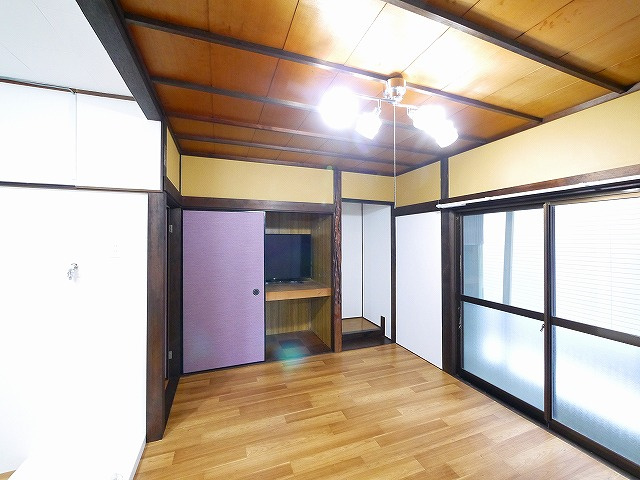 生駒市中菜畑テラスハウスの居間・リビング