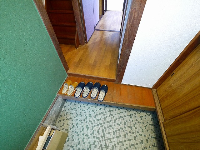 生駒市中菜畑テラスハウスの玄関
