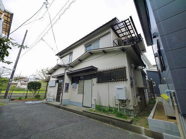 生駒市中菜畑テラスハウスの外観|外観は落ち着いています