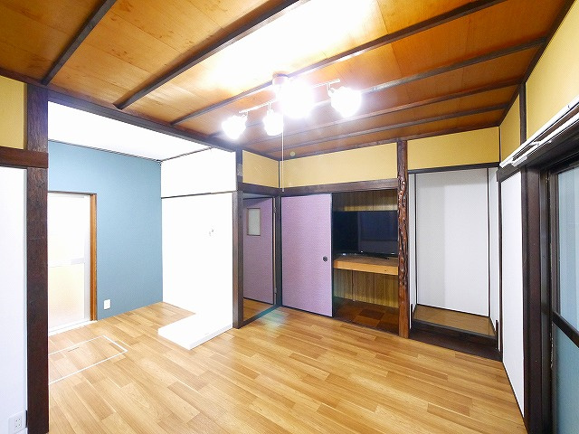 生駒市中菜畑テラスハウスの居間・リビング