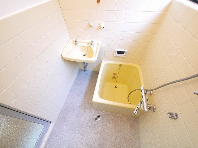 生駒市中菜畑テラスハウスの浴室