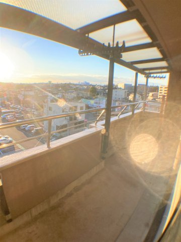 東浦カルチャービルのバルコニー|別部屋同一間取りのお写真となります。