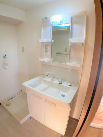 東浦カルチャービルの洗面所|別部屋同一間取りのお写真となります。