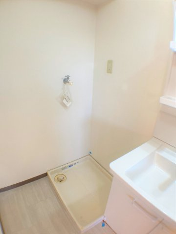 東浦カルチャービルの独立洗面台|別部屋同一間取りのお写真となります。