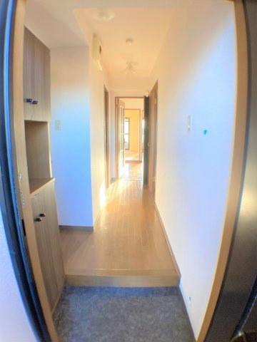 東浦カルチャービルの玄関|別部屋同一間取りのお写真となります。