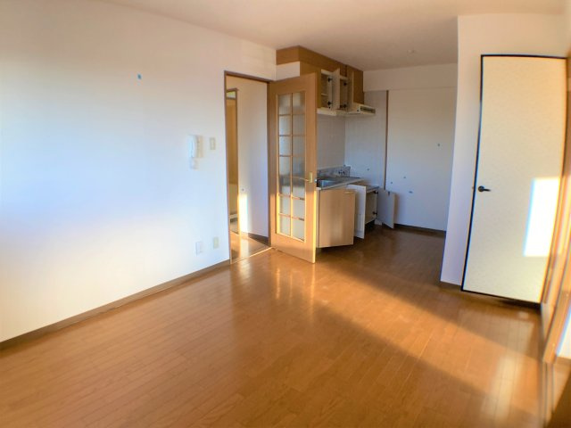 東浦カルチャービルの居間・リビング|別部屋同一間取りのお写真となります。