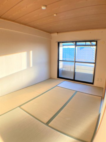 東浦カルチャービルの和室|別部屋同一間取りのお写真となります。