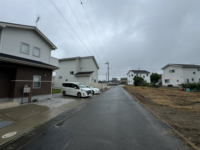‐三丁目不動産-　神川町植竹の前面道路含む現地写真