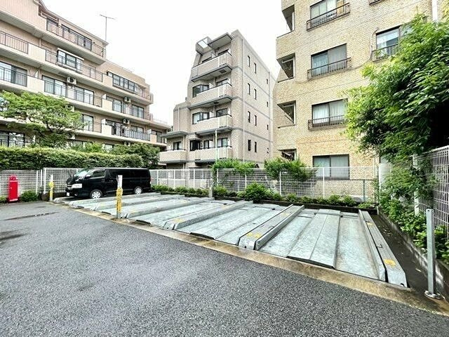 レジディア用賀の駐車場