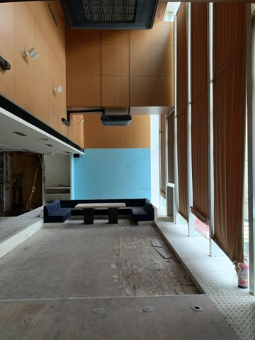 ステージ１西通りのロビー