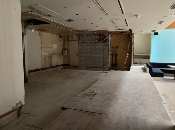 ステージ１西通りのロビー