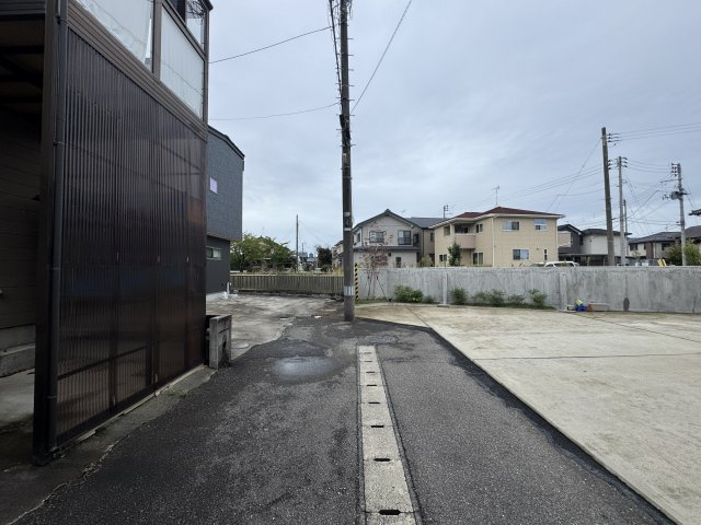 東区山木戸二丁目　売地の前面道路含む現地写真