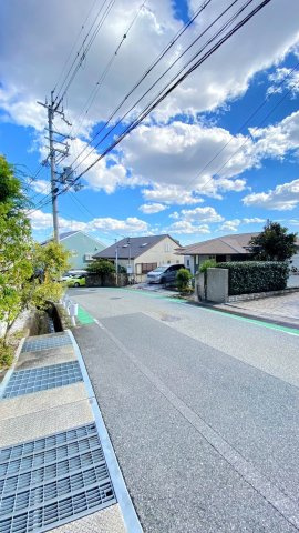 甲陽園山王町の前面道路含む現地写真