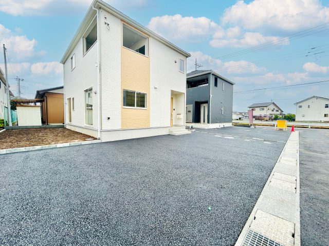 太田市新野町の外観|駐車スペース３台可◎周辺交通量も少なく駐車も楽々♪