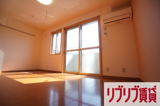 ロイヤルクレッセント西登戸　弐番館の居間・リビング