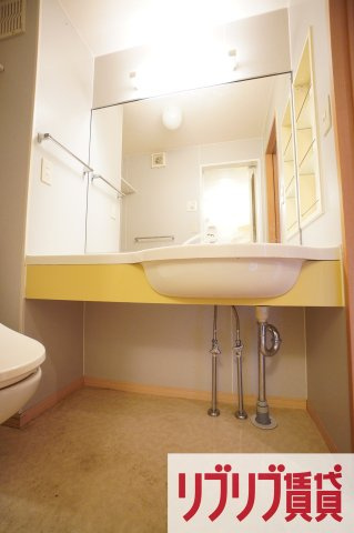ロイヤルクレッセント西登戸　弐番館の洗面所