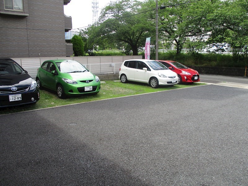 プリオール椿の駐車場