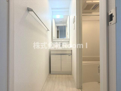 【洗面所】 | アドバンス大阪城ベレッツァ | 忙しい朝には欠かせない洗面所です