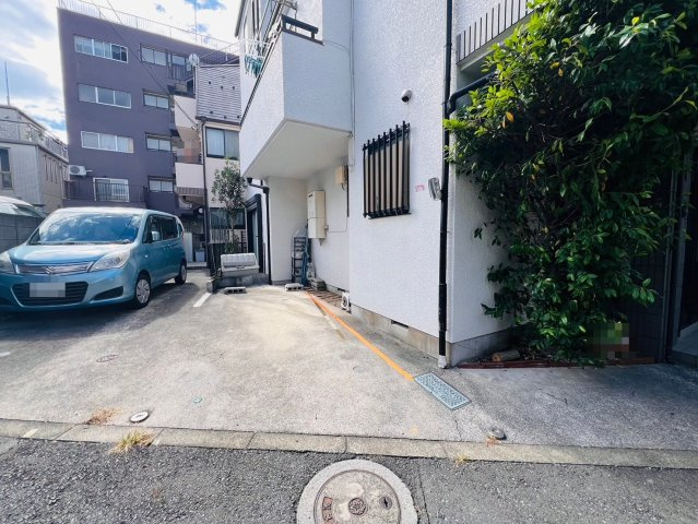 新宿区北新宿３丁目戸建の前面道路含む現地写真