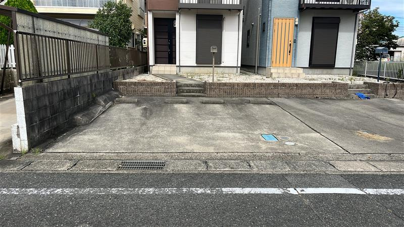 月見6丁目貸家の駐車場