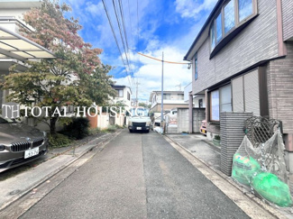 【前面道路含む現地写真】
