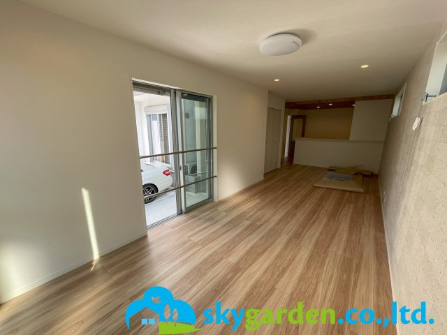 藤沢市善行　未入居戸建　全2棟2号棟の居間・リビング