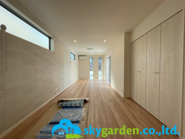 藤沢市善行　未入居戸建　全2棟2号棟の居間・リビング