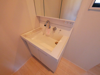 【独立洗面台】 | 甲府市池田1丁目 建物一新 閑静な住宅街 バス停徒歩4分 | ワイドシンクの洗面台