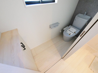 【トイレ】 | 甲府市池田1丁目 建物一新 閑静な住宅街 バス停徒歩4分 | 1階ウォシュレット付きトイレは新品交換済み