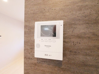 【防犯設備】 | 甲府市池田1丁目 建物一新 閑静な住宅街 バス停徒歩4分 | モニター付きインターフォン