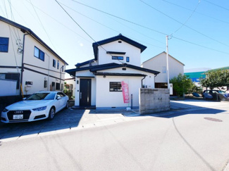 【その他】 | 甲府市池田1丁目 建物一新 閑静な住宅街 バス停徒歩4分 | 綺麗に塗装された外観で、街並みに調和するデザイン