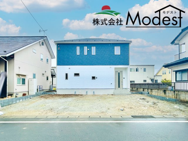 太田市世良田町の外観|駐車スペース３台可◎周辺交通量も少なく駐車も楽々♪