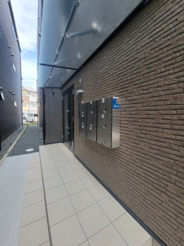 セレニティ池田A棟のエントランス
